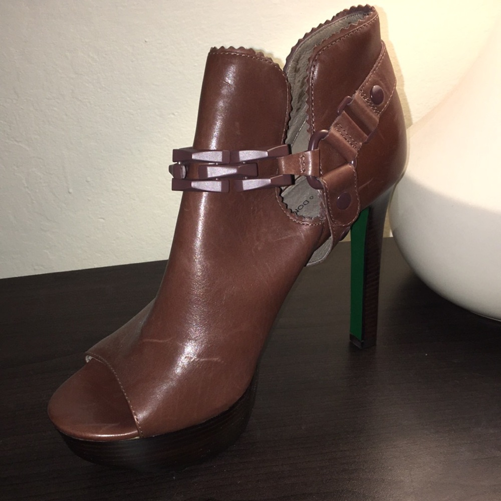 Lisa for Donald Pliner Platform heel booties